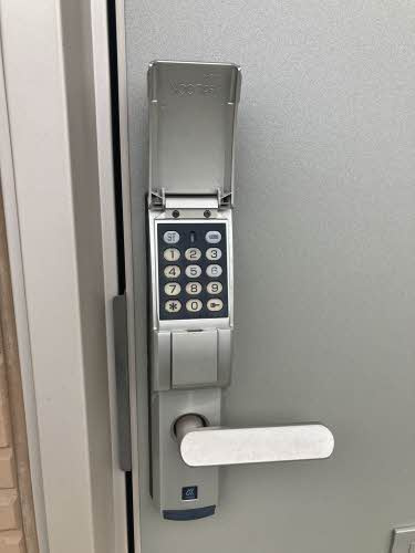 K-レガシー六番館の玄関