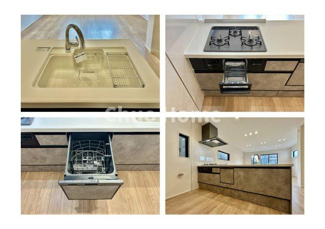 江東区東砂4丁目新築分譲住宅のキッチン|【システムキッチン】ワイドで収納豊富な使い勝手の良いカウンターキッチンには、食洗器・伸縮タイプのキッチン水栓、三ツ口コンロ・魚焼きグリルなどの便利な設備が標準完備されています。