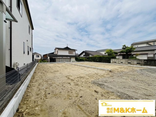 知多市つつじが丘1丁目　全2棟　2号棟の外観|R8.7.7撮影　並列駐車2台可能☆