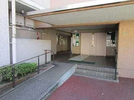 ファミール広島A棟のエントランス