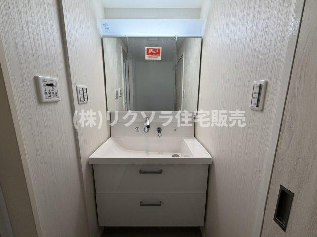 ひらかた北山アミスタ9号棟の独立洗面台|■物件内覧・資金計画相談・住宅ローン相談、リフォーム相談、お問合せ受付中■
※当日・翌日のご内覧、ご相談はお電話でのお問合せがスムーズです！