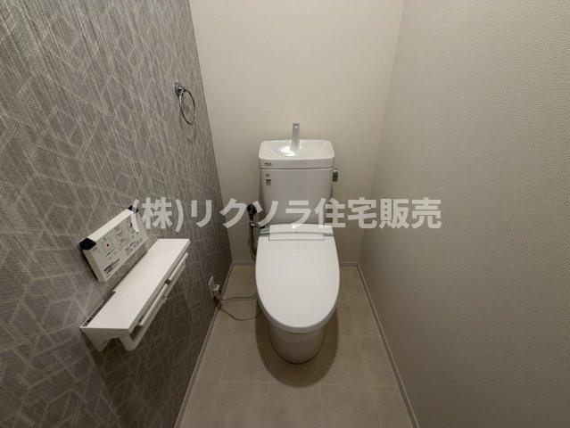 ひらかた北山アミスタ9号棟のトイレ|温水洗浄便座付き
■物件内覧・資金計画相談・住宅ローン相談、リフォーム相談、お問合せ受付中■
※当日・翌日のご内覧、ご相談はお電話でのお問合せがスムーズです！