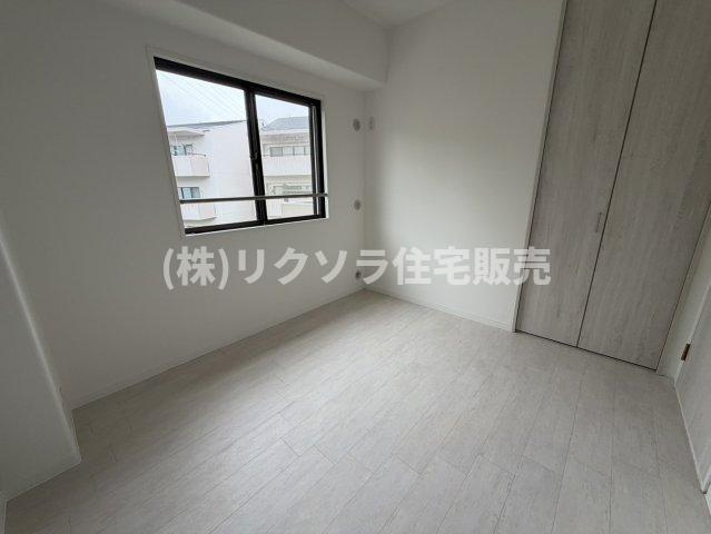 ひらかた北山アミスタ9号棟の洋室|洋室5.0帖
■物件内覧・資金計画相談・住宅ローン相談、リフォーム相談、お問合せ受付中■
※当日・翌日のご内覧、ご相談はお電話でのお問合せがスムーズです！