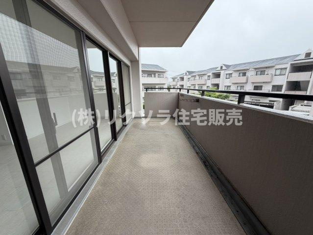 ひらかた北山アミスタ9号棟のバルコニー|南面バルコニー
■物件内覧・資金計画相談・住宅ローン相談、リフォーム相談、お問合せ受付中■
※当日・翌日のご内覧、ご相談はお電話でのお問合せがスムーズです！