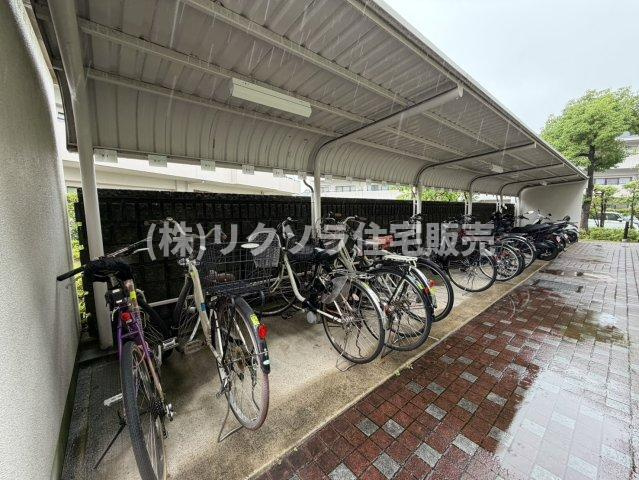 ひらかた北山アミスタ9号棟の駐輪場|■物件内覧・資金計画相談・住宅ローン相談、リフォーム相談、お問合せ受付中■
※当日・翌日のご内覧、ご相談はお電話でのお問合せがスムーズです！