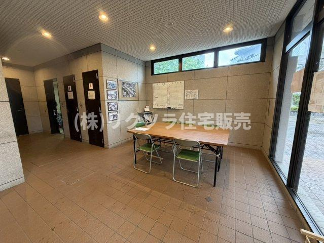 ひらかた北山アミスタ9号棟のロビー|■物件内覧・資金計画相談・住宅ローン相談、リフォーム相談、お問合せ受付中■
※当日・翌日のご内覧、ご相談はお電話でのお問合せがスムーズです！