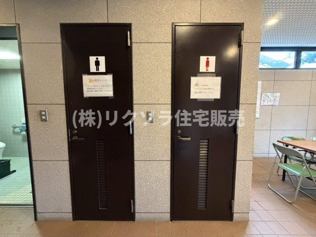 ひらかた北山アミスタ9号棟のその他共用部分|マンション敷地内トイレ
■物件内覧・資金計画相談・住宅ローン相談、リフォーム相談、お問合せ受付中■
※当日・翌日のご内覧、ご相談はお電話でのお問合せがスムーズです！