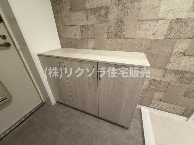 ひらかた北山アミスタ9号棟の収納|フロートタイプの玄関収納
■物件内覧・資金計画相談・住宅ローン相談、リフォーム相談、お問合せ受付中■
※当日・翌日のご内覧、ご相談はお電話でのお問合せがスムーズです！
