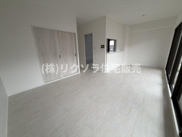 ひらかた北山アミスタ9号棟の居間・リビング|LDK15.9帖
■物件内覧・資金計画相談・住宅ローン相談、リフォーム相談、お問合せ受付中■
※当日・翌日のご内覧、ご相談はお電話でのお問合せがスムーズです！