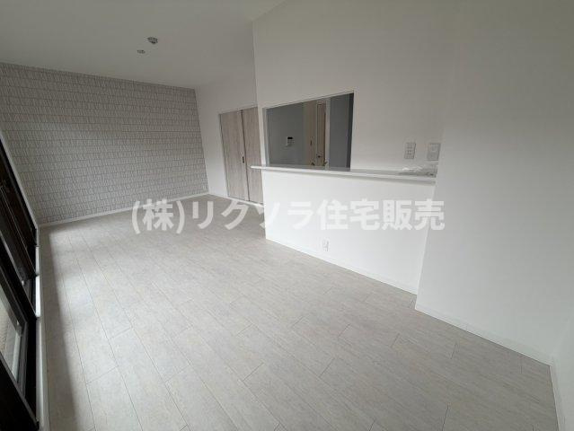 ひらかた北山アミスタ9号棟の居間・リビング|LDK15.9帖
■物件内覧・資金計画相談・住宅ローン相談、リフォーム相談、お問合せ受付中■
※当日・翌日のご内覧、ご相談はお電話でのお問合せがスムーズです！