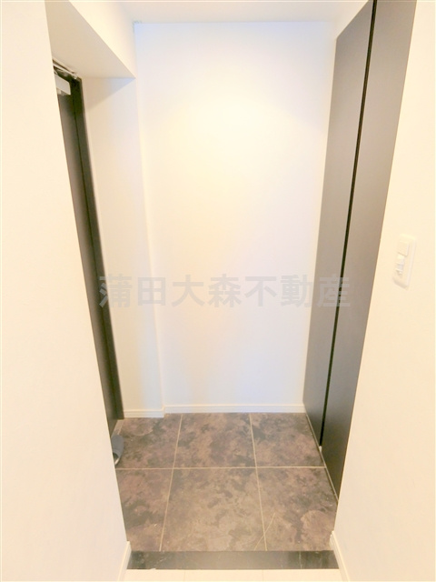 B CITY APARTMENT TOKYO SOUTH(ビーシティアパートメントトーキョーサウスの玄関