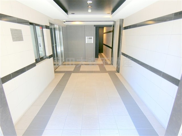 B CITY APARTMENT TOKYO SOUTH(ビーシティアパートメントトーキョーサウスのエントランス