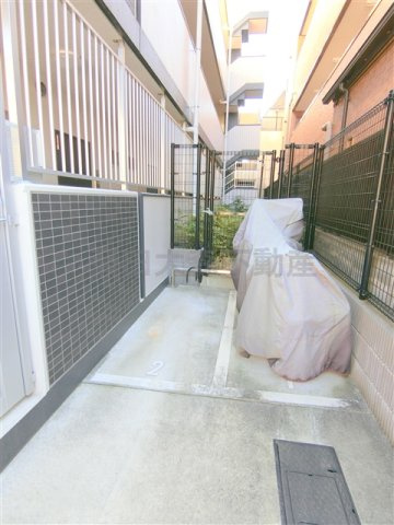 B CITY APARTMENT TOKYO SOUTH(ビーシティアパートメントトーキョーサウスのその他共用部分|バイク置き場　空き状況はお問合せ下さい。