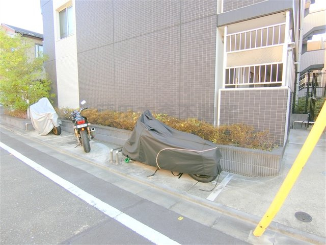 B CITY APARTMENT TOKYO SOUTH(ビーシティアパートメントトーキョーサウスのその他共用部分|バイク置き場　空き状況はお問合せ下さい。