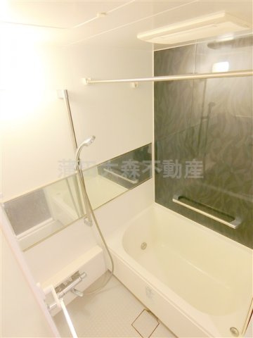 B CITY APARTMENT TOKYO SOUTH(ビーシティアパートメントトーキョーサウスの浴室|追焚+浴室乾燥機付きお風呂　バスルーム
