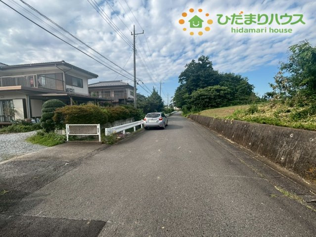 寄居町富田　新築一戸建て　リーブルガーデン　01の前面道路含む現地写真