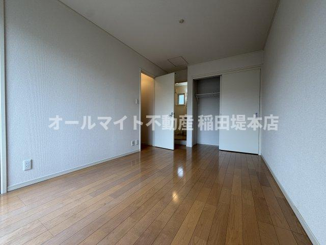 川崎市麻生区千代ケ丘３丁目のアパートの洋室