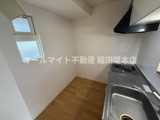川崎市麻生区千代ケ丘３丁目のアパートのキッチン