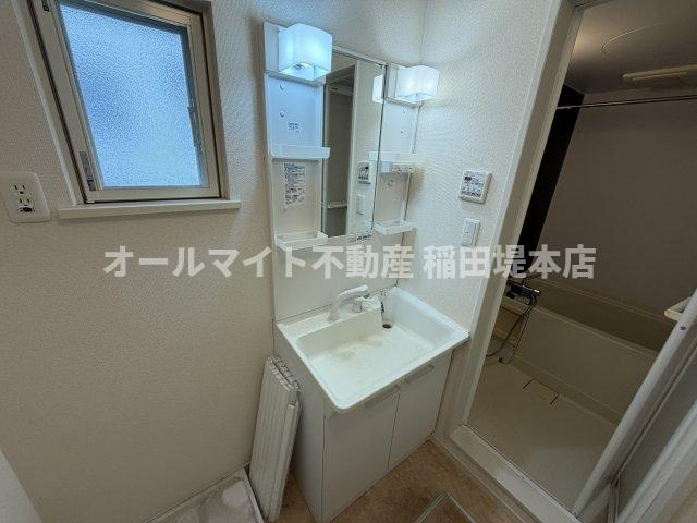 川崎市麻生区千代ケ丘３丁目のアパートの洗面所