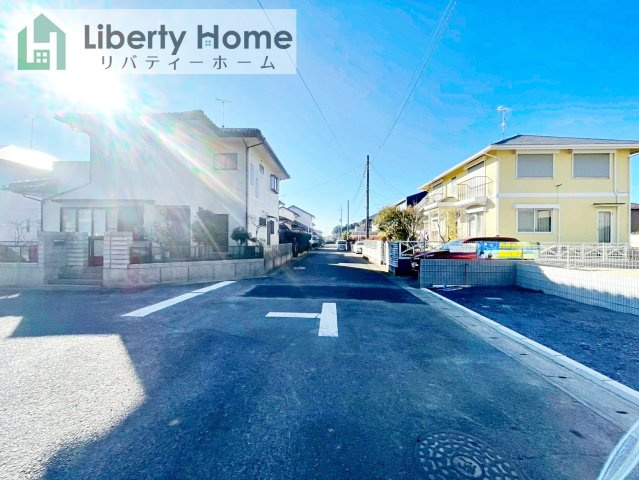小美玉市清風台団地第6　新築戸建の前面道路含む現地写真