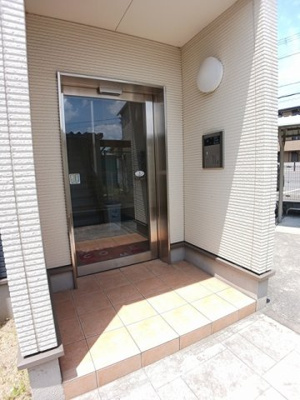 【エントランス】 | アン | 清潔なエントランスです