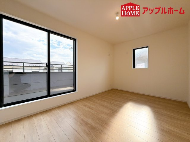 さいたま市西区宮前町1期の洋室|居心地の良い採光良好な洋室は、プライベートの時間もゆったりお寛ぎ頂けそうですね！