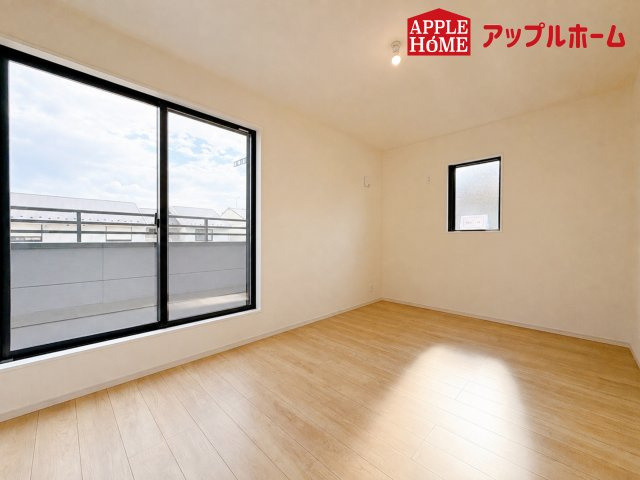 さいたま市西区宮前町1期の洋室|居心地の良い採光良好な洋室は、プライベートの時間もゆったりお寛ぎ頂けそうですね！