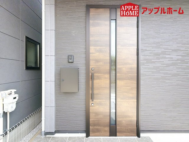 さいたま市西区宮前町1期の玄関|ぜひ現地にて、実際の建物・街並み・日当たり等ご確認下さい♪お問い合わせはお気軽に☆　TEL「0120-466263」