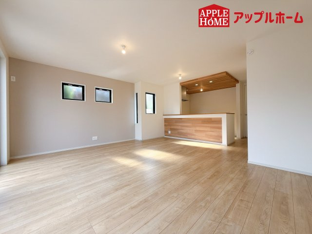 さいたま市西区宮前町1期の居間・リビング|大切なご家族が集まるからこそＬＤＫはこだわりたい！広々リビングでゆったりと過ごしませんか？