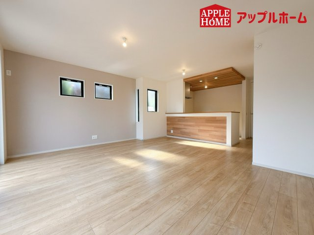 さいたま市西区宮前町1期の居間・リビング|大切なご家族が集まるからこそＬＤＫはこだわりたい！広々リビングでゆったりと過ごしませんか？