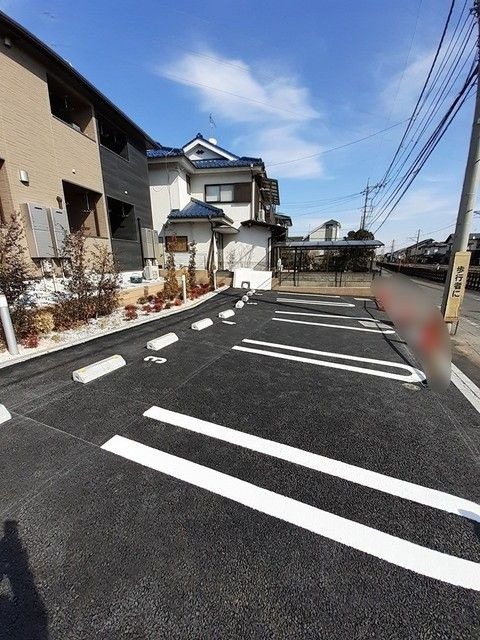 あきる野市伊奈のアパートの駐車場