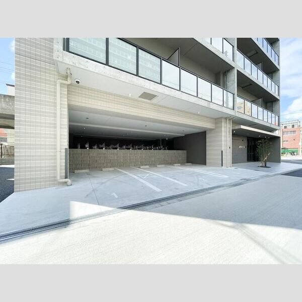 Alivis三国本町の駐車場