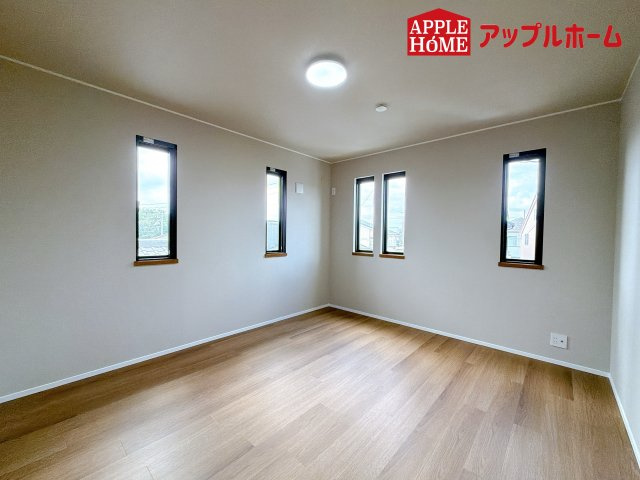 さいたま市見沼区東大宮1丁目戸建の洋室|広々とした居住空間は日々の暮らしを彩り、心のやすらぎと満足感を与えてくれます。