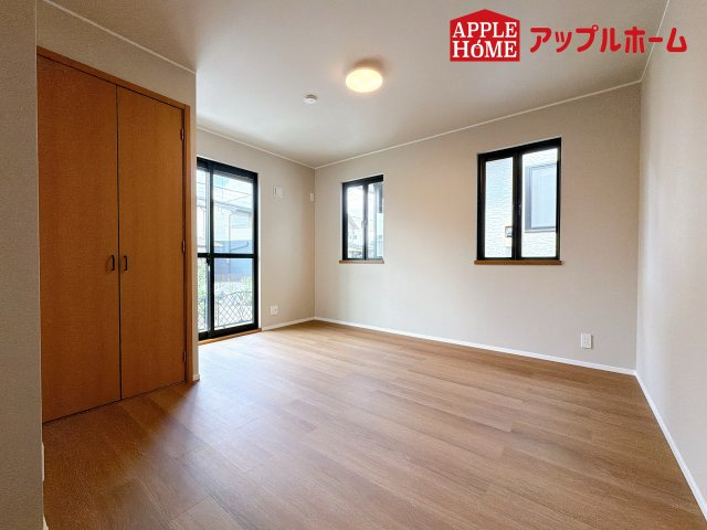 さいたま市見沼区東大宮1丁目戸建の洋室|収納たっぷりな居室スペース！