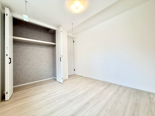 杉並区下井草1丁目　新築戸建の洋室|自分だけのプライベート空間。明るく温もりを感じることができる居室です。

現地ご見学希望・資料請求などお気軽にお問い合わせ下さい！
03-5990-5201