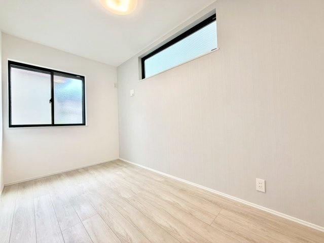 杉並区下井草1丁目　新築戸建の洋室|全居室２面採光のため、日差しが差し込む明るいお部屋です！

現地ご見学希望・資料請求などお気軽にお問い合わせ下さい！
03-5990-5201