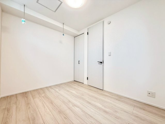 杉並区下井草1丁目　新築戸建の洋室|各部屋に窓を設置！明るい日差しが降り注ぐ心地よい室内は、日々の暮らしに安らぎを与えてくれます。

現地ご見学希望・資料請求などお気軽にお問い合わせ下さい！
03-5990-5201