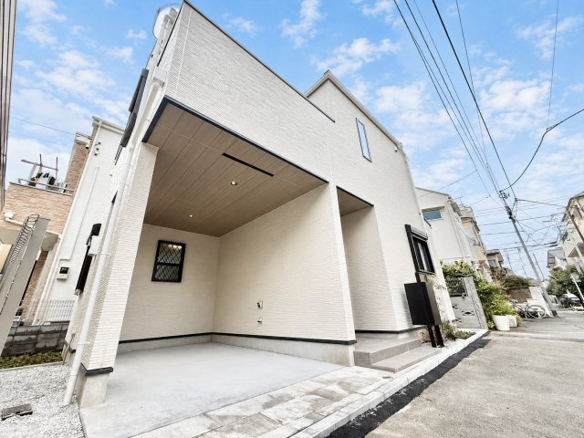 杉並区下井草1丁目　新築戸建の駐車場|カースペースもしっかり確保。車での移動が欠かせないファミリーにも嬉しいプランです。

現地ご見学希望・資料請求などお気軽にお問い合わせ下さい！
03-5990-5201