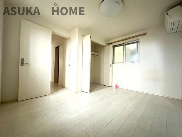 南区山谷戸建ての洋室|1階のお部屋は風通りも良く個室としての居住性にも適してますよ。