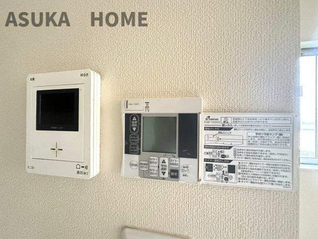 南区山谷戸建ての設備|足元からお部屋をポカポカ暖めてくれる床暖房つき。風がでないので冬の乾燥対策にも◎な設備です。
