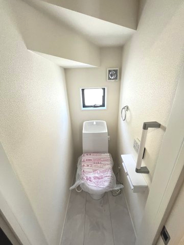 【内装】 | 福岡市南区長住5丁目第9　1号棟（全2棟）【仲介手数料無料・0円】 | 施工例。1階のトイレです。施工例は完成時と異なる場合があります。