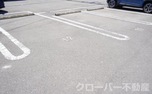 ラピスの駐車場
