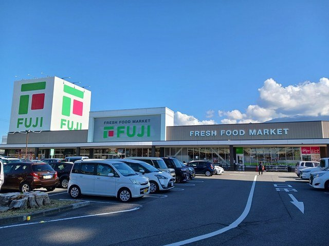 クリスタルコートＪ３の周辺|フジ 新居浜駅前店まで700m