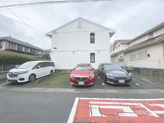 ガーデンハウスTANAKAの駐車場|車をお持ちの方に嬉しい駐車場付きの物件です☆