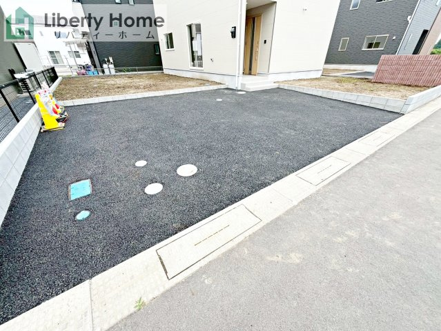 笠間市旭町第9　新築戸建　2号棟の駐車場