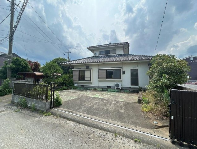 【駐車場】 | 土浦市下高津4丁目　中古戸建 | ゆったりとしたカースペースで、ファミリーカーや軽自動車もラクラク駐車出来ますね♪