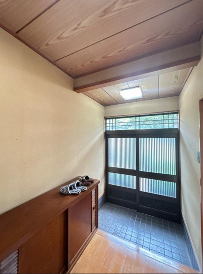 【玄関】 | 土浦市下高津4丁目　中古戸建 | 毎日「行ってきます」「ただいま」をいう玄関は明るく光が差し込みます♪