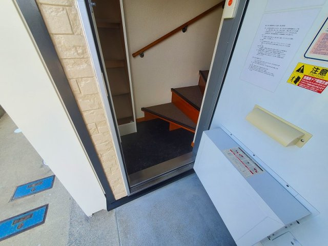 レオパレスステイツ富士の玄関