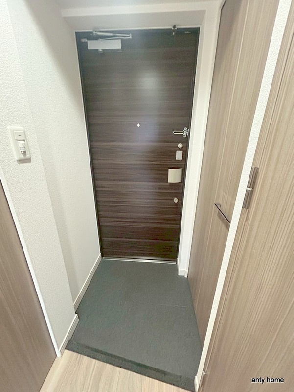 プレサンス塚本駅前　仲介手数料無料の玄関