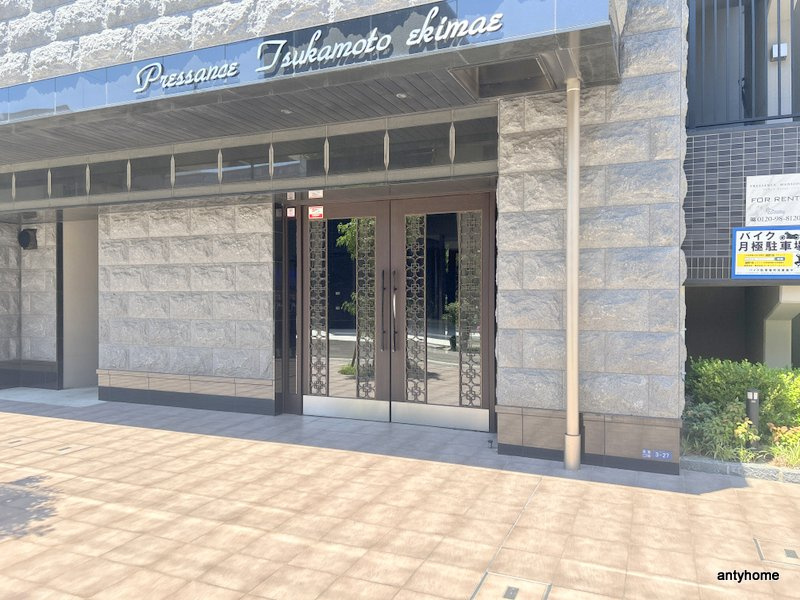 プレサンス塚本駅前　仲介手数料無料のエントランス